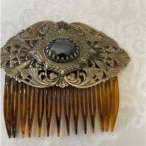 Vintage women’s : Hair Accessory made of brass and a stone on the center.